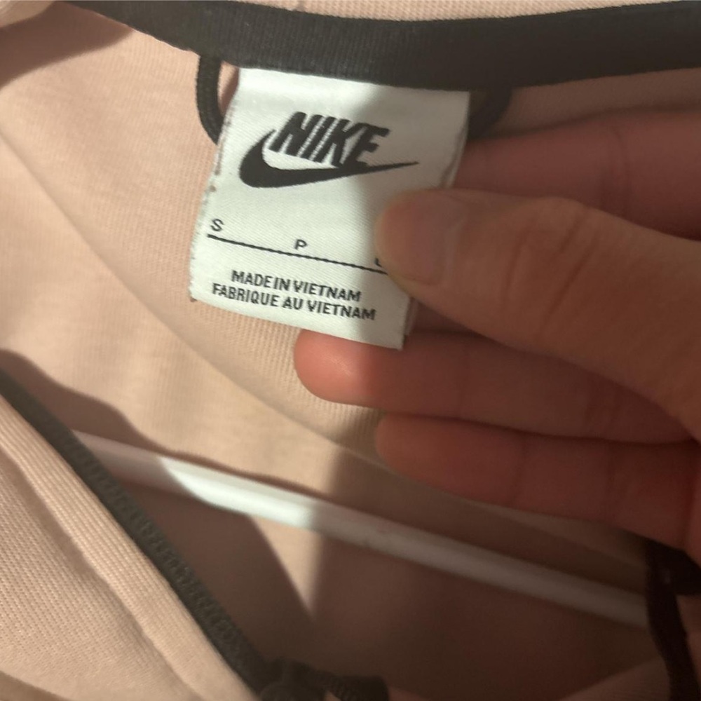 Nike Tech - Picture 2 of 2